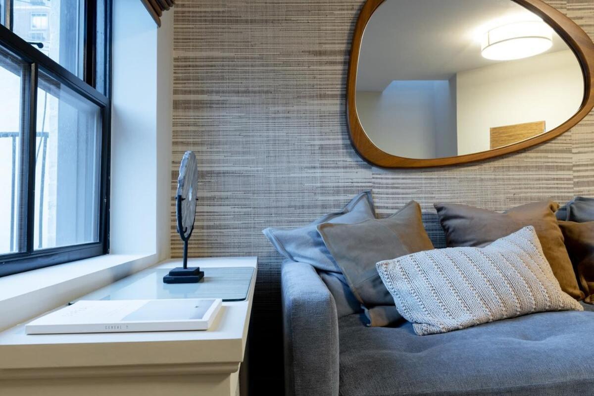 Apartment 10-3 Designer East Village 3br Triplex Townhouse